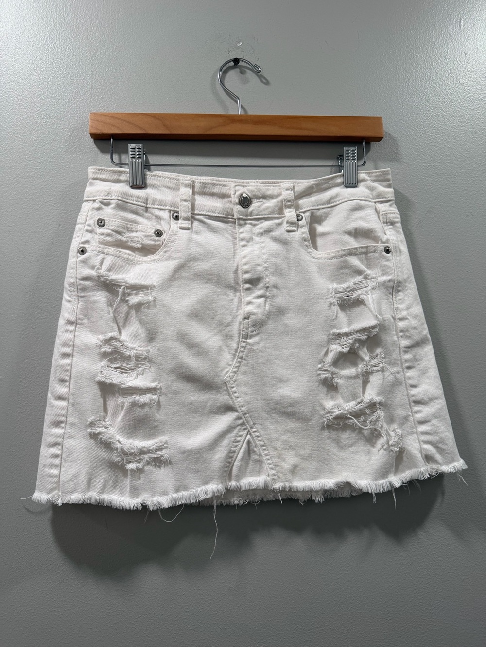 American eagle White Distressed Denim Mini Skirt - Women's 6 stretch